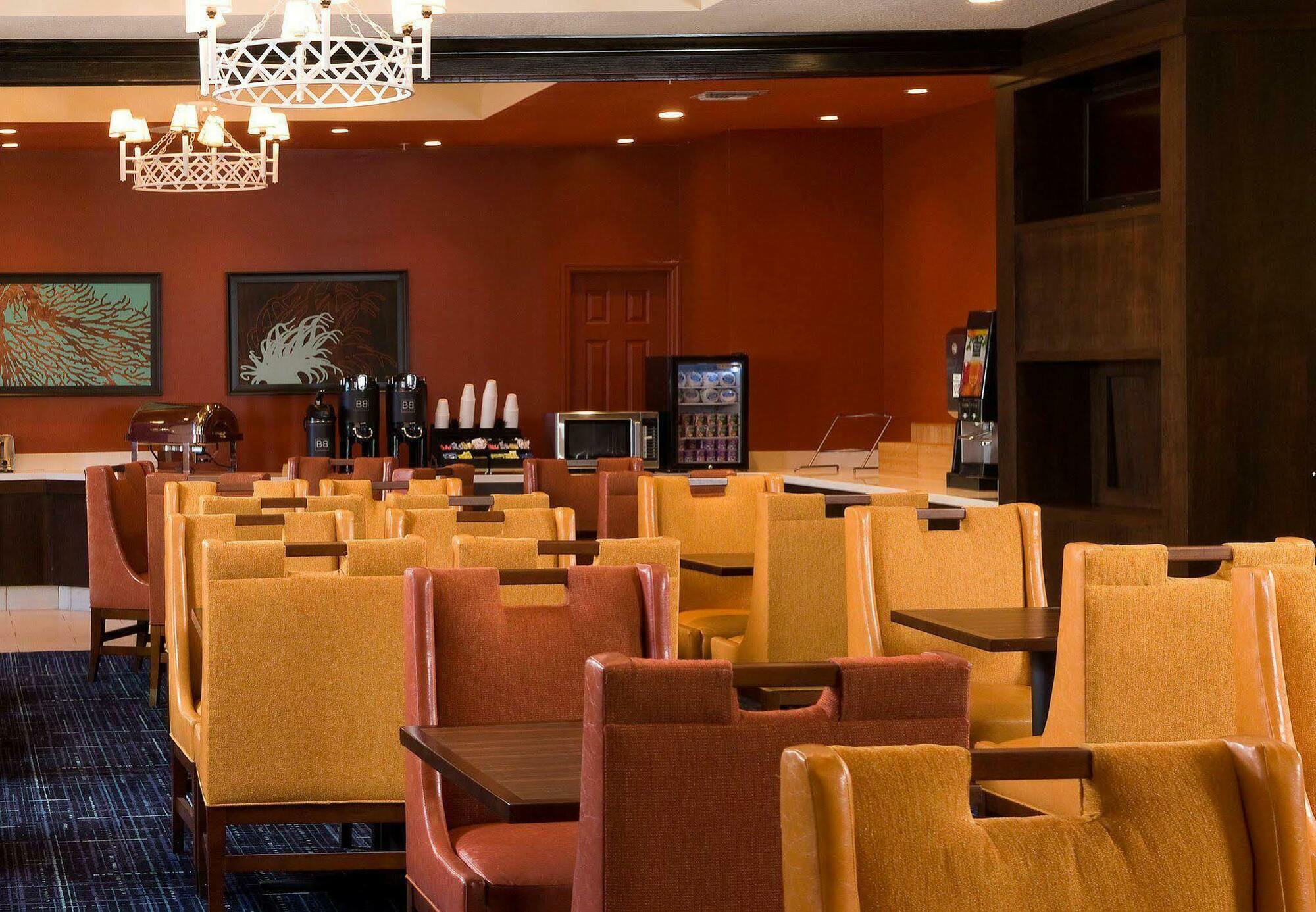 Fairfield Inn & Suites By Marriott Orlando Lake Buena Vista Restaurant billede